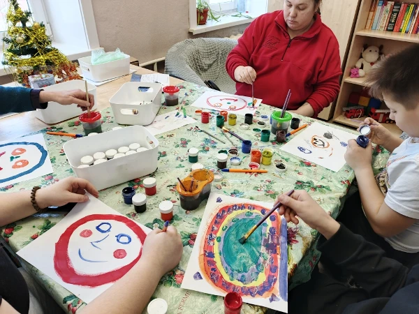 Арт-терапевтическая семейная мастерская «Из тревоги к творчеству»